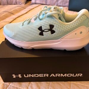 Under Armour UA W Surge Sneaker size 10